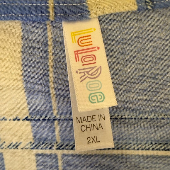 Lularoe Christy T v-neck tee size 2X - Picture 6 of 9